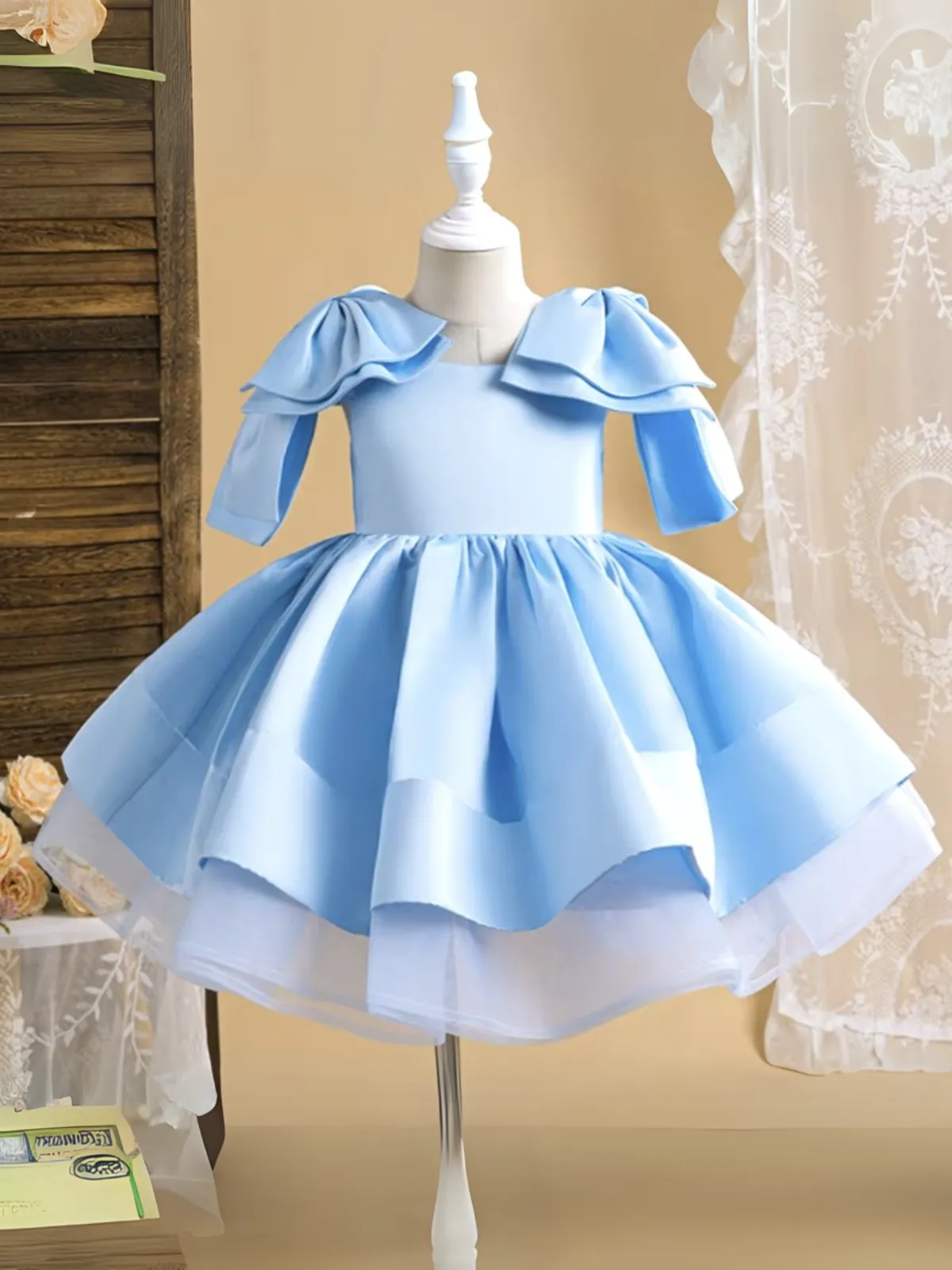 Elegant Tutu Princess Dresses with Layered Skirt and Ruffle Sleeves