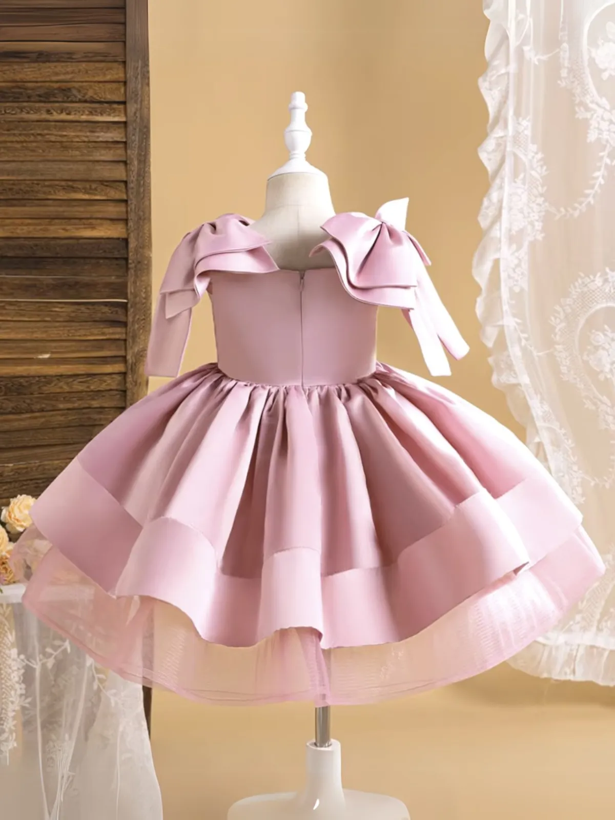 Elegant Tutu Princess Dresses with Layered Skirt and Ruffle Sleeves